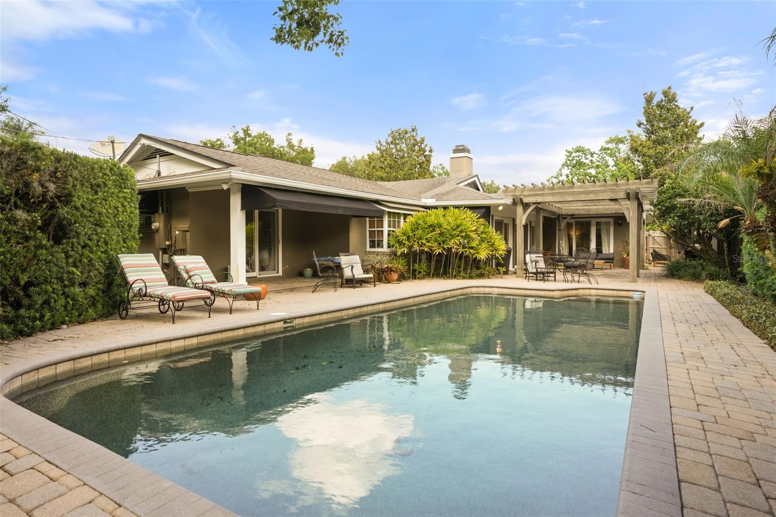 HOLLIEANNA SHORES - Residential