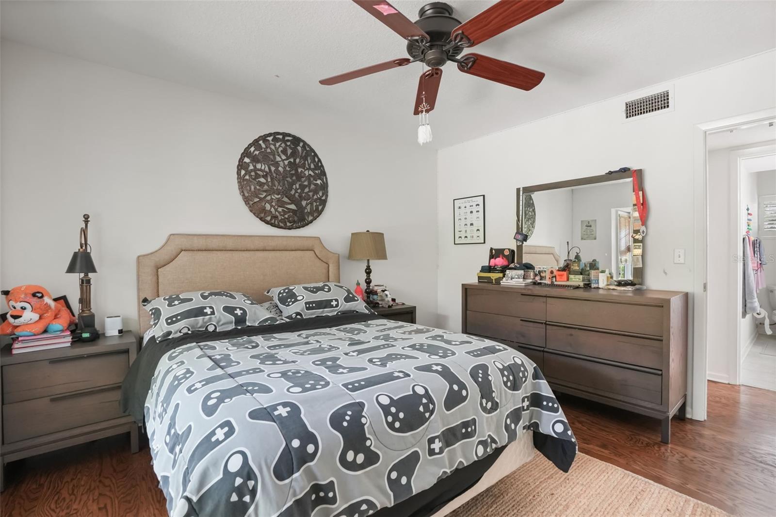 HOLLIEANNA SHORES - Residential