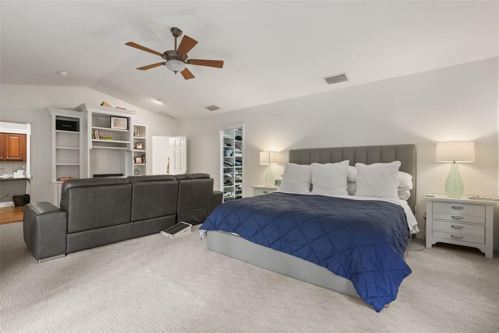 HOLLIEANNA SHORES - Residential