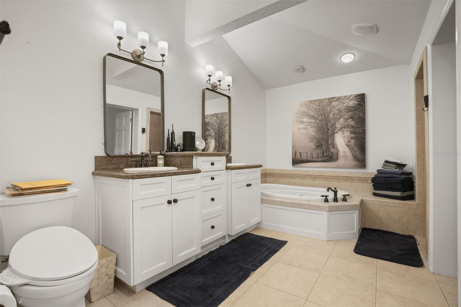 HOLLIEANNA SHORES - Residential