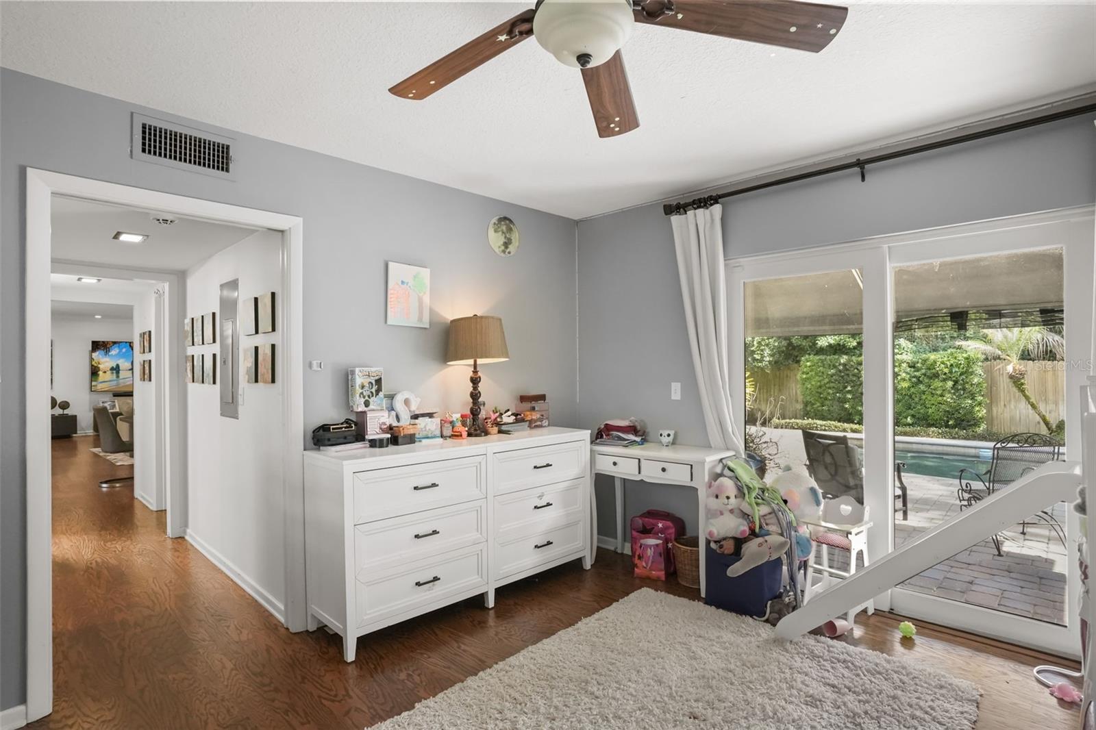 HOLLIEANNA SHORES - Residential