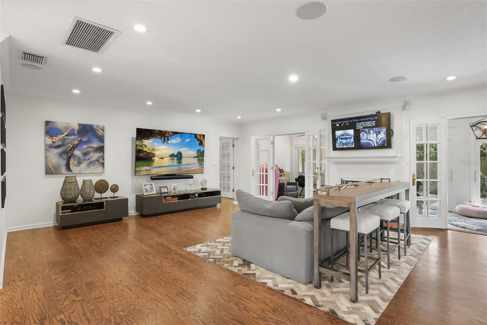 HOLLIEANNA SHORES - Residential