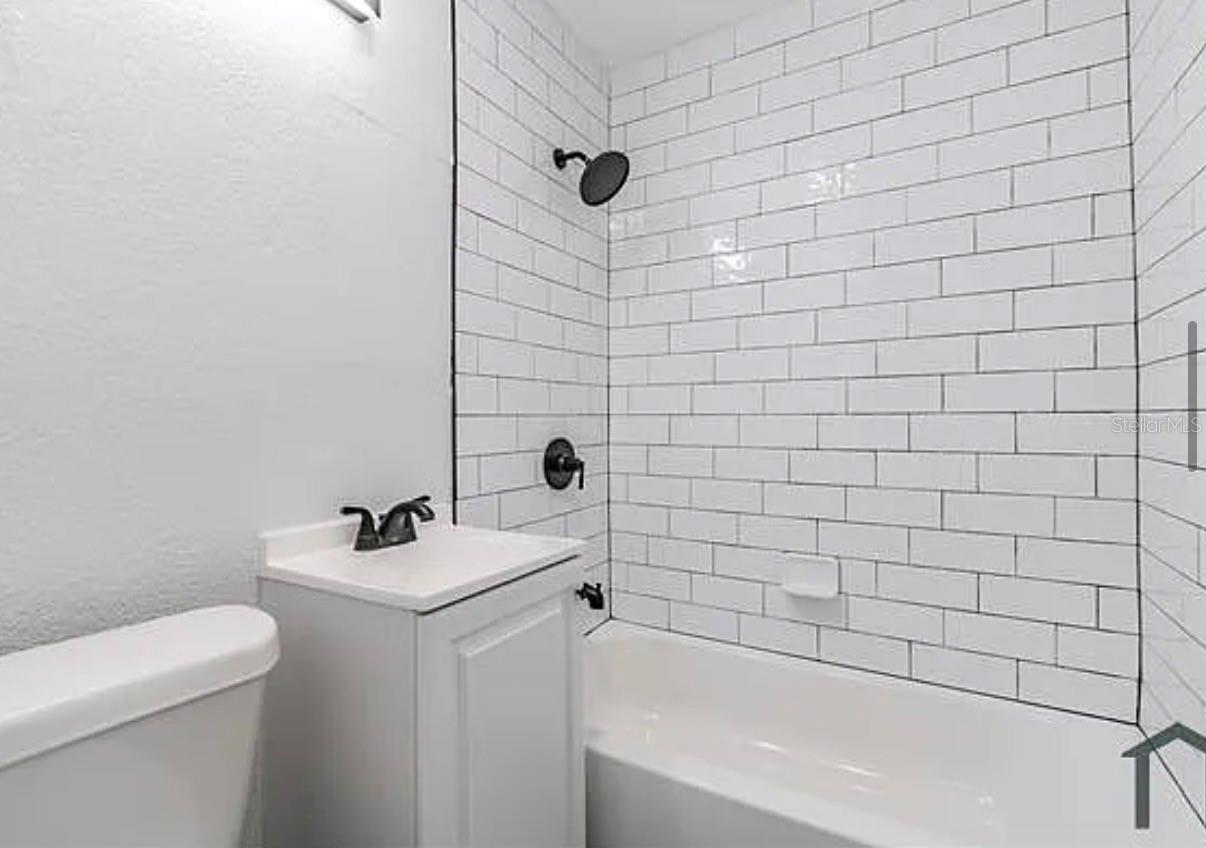 EL CERRO - Residential Lease