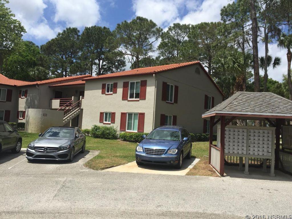 Available June 15th2 bed 2 bath condo  nice balcony beautiful landscape viewlocated  in secure gated community great location, community pool