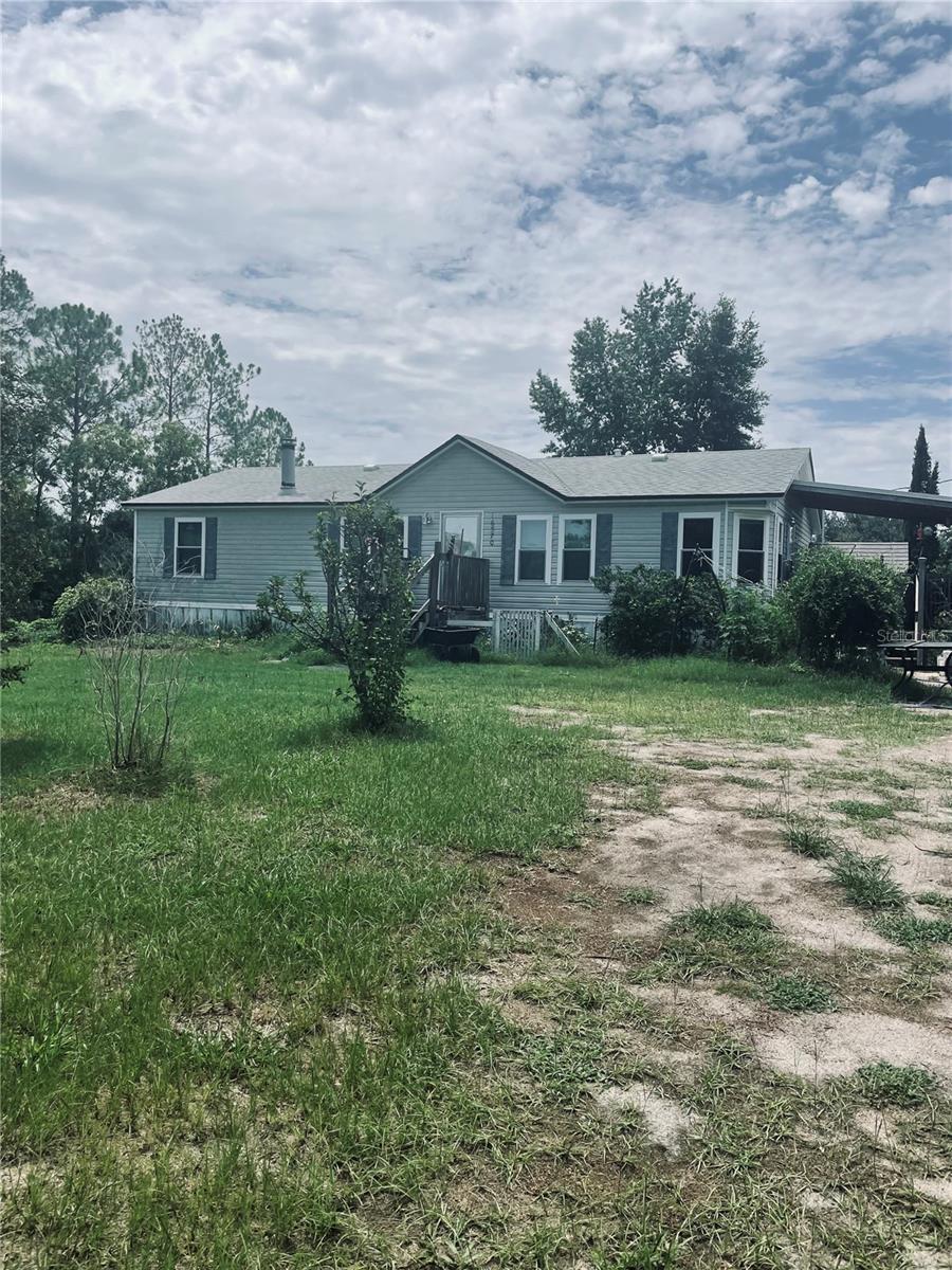 Mobile home with 3 beds 2 bath, 1,246 SF. no a 1.03 acre, les than a mile from pave road, located of HWY 40 about 10 minutes from the Equestrian Center, les than 10 minutes from Rainbow River where you can kayak, go down the river on tubing, also there are walking and riding trails, nearby Restaurants, shopping center, Doctors etc. do not miss this opportunity. Seller include an extra lot across the house, the same size 1.03, these lot are not selling for less than $60,000. (only with full price on the house)
new A/C , House was rewired recently, new roof, has an automatic generator in case electricity outage.
