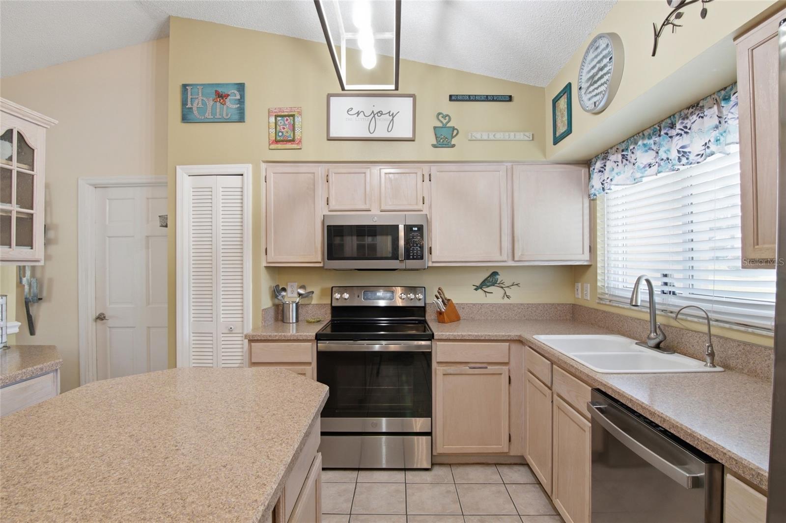 DELTONA LAKES UNIT 12 - Residential