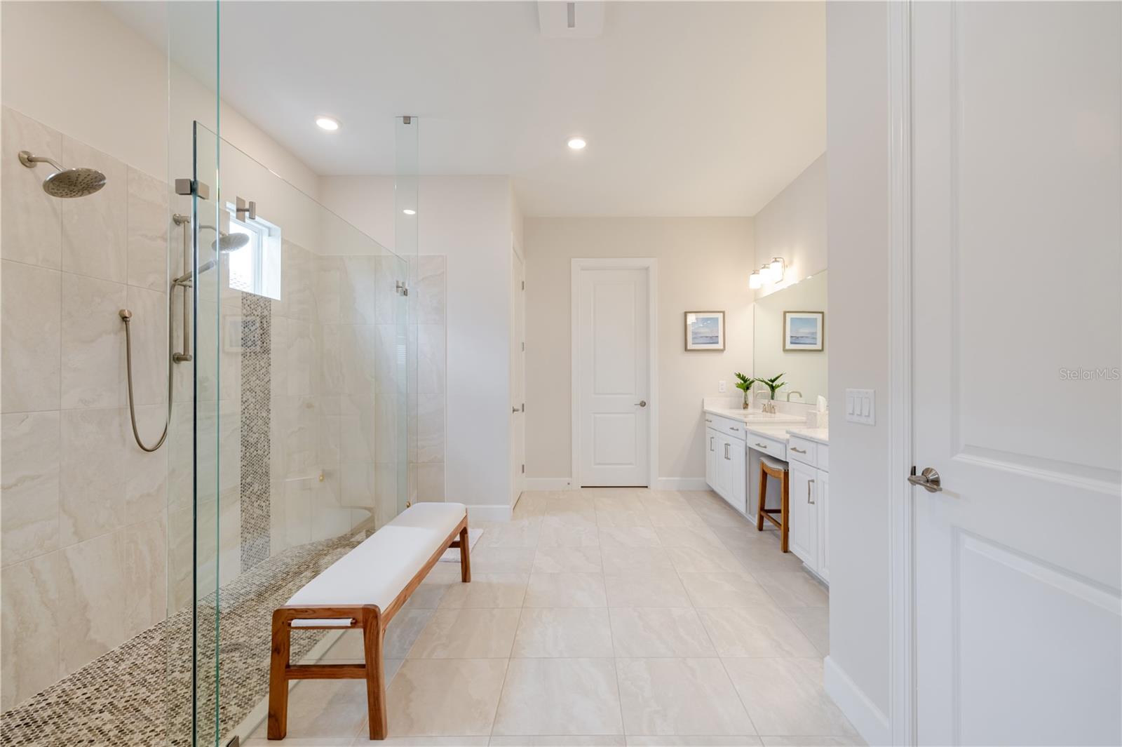 ESPLANADE LAKE CLUB 5 B - Residential