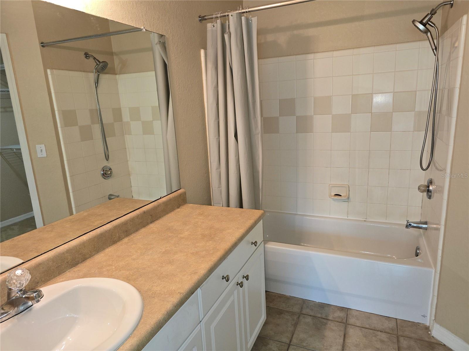 ADMIRALS WALK - Residential