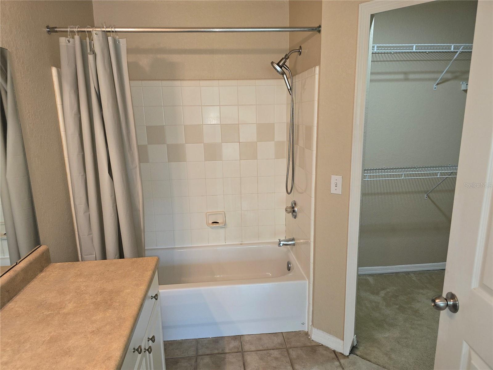 ADMIRALS WALK - Residential