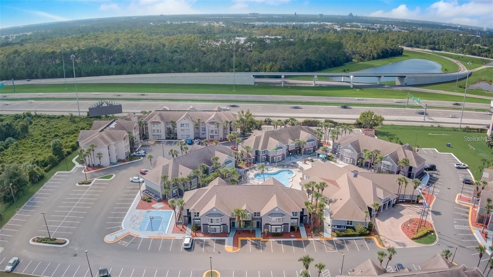 PARKWAY PALMS RESORT MAINGATE CONDO - Residential