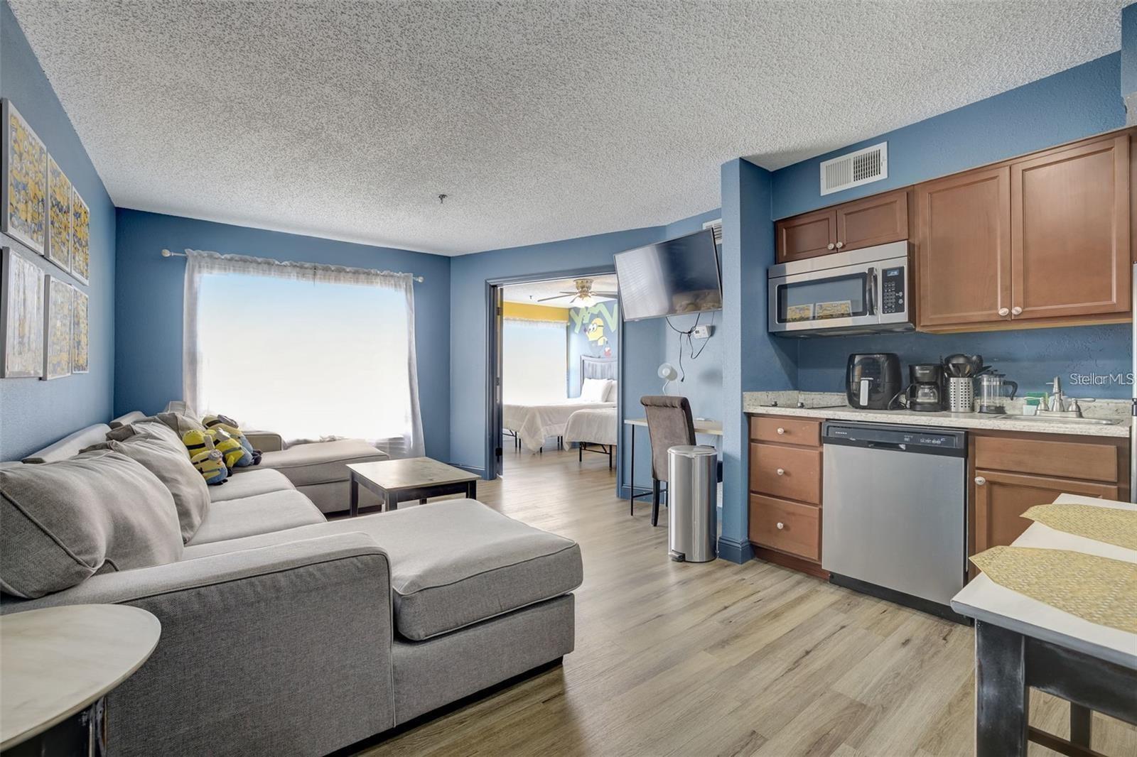 PARKWAY PALMS RESORT MAINGATE CONDO - Residential