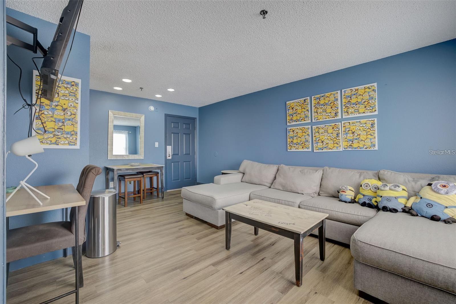 PARKWAY PALMS RESORT MAINGATE CONDO - Residential