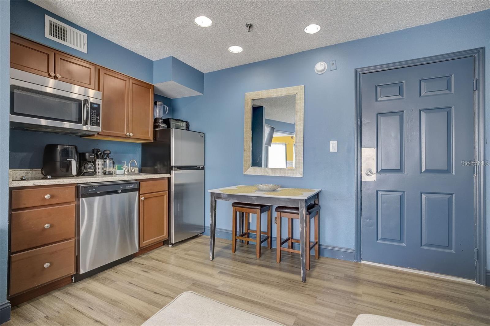 PARKWAY PALMS RESORT MAINGATE CONDO - Residential