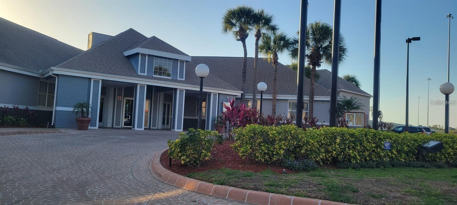 PARKWAY PALMS RESORT MAINGATE CONDO - Residential