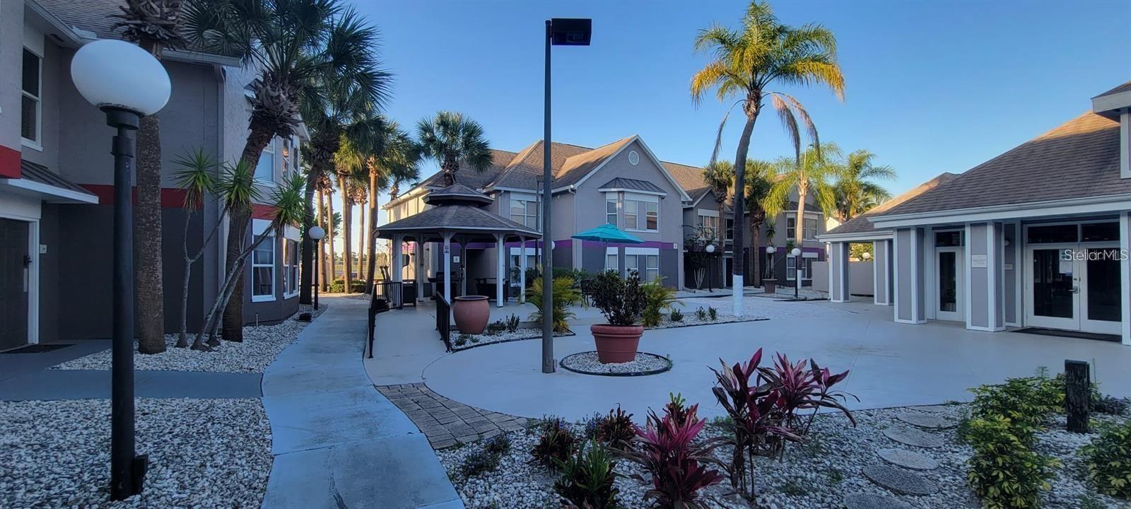PARKWAY PALMS RESORT MAINGATE CONDO - Residential