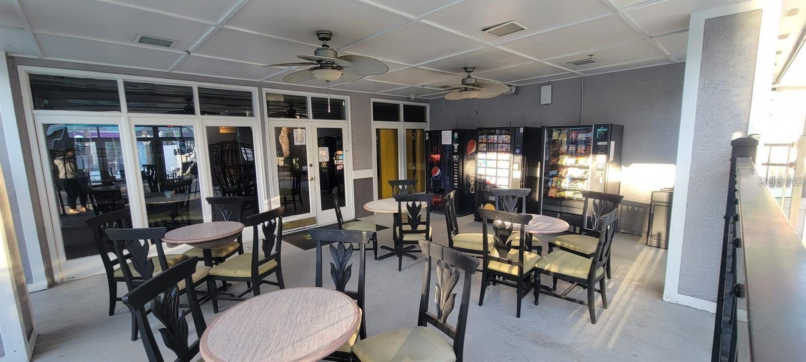 PARKWAY PALMS RESORT MAINGATE CONDO - Residential