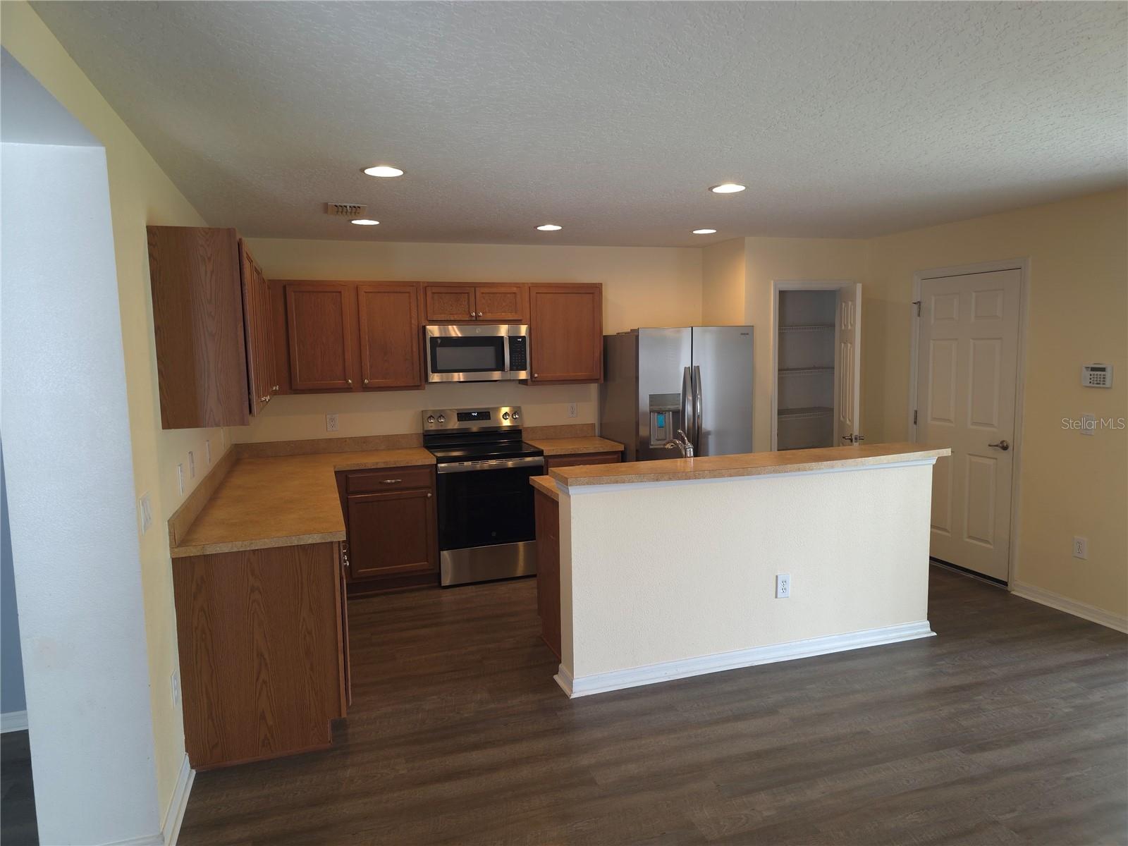 AVALON PARK NORTHWEST VILLAGE PH 02-4 - Residential Lease