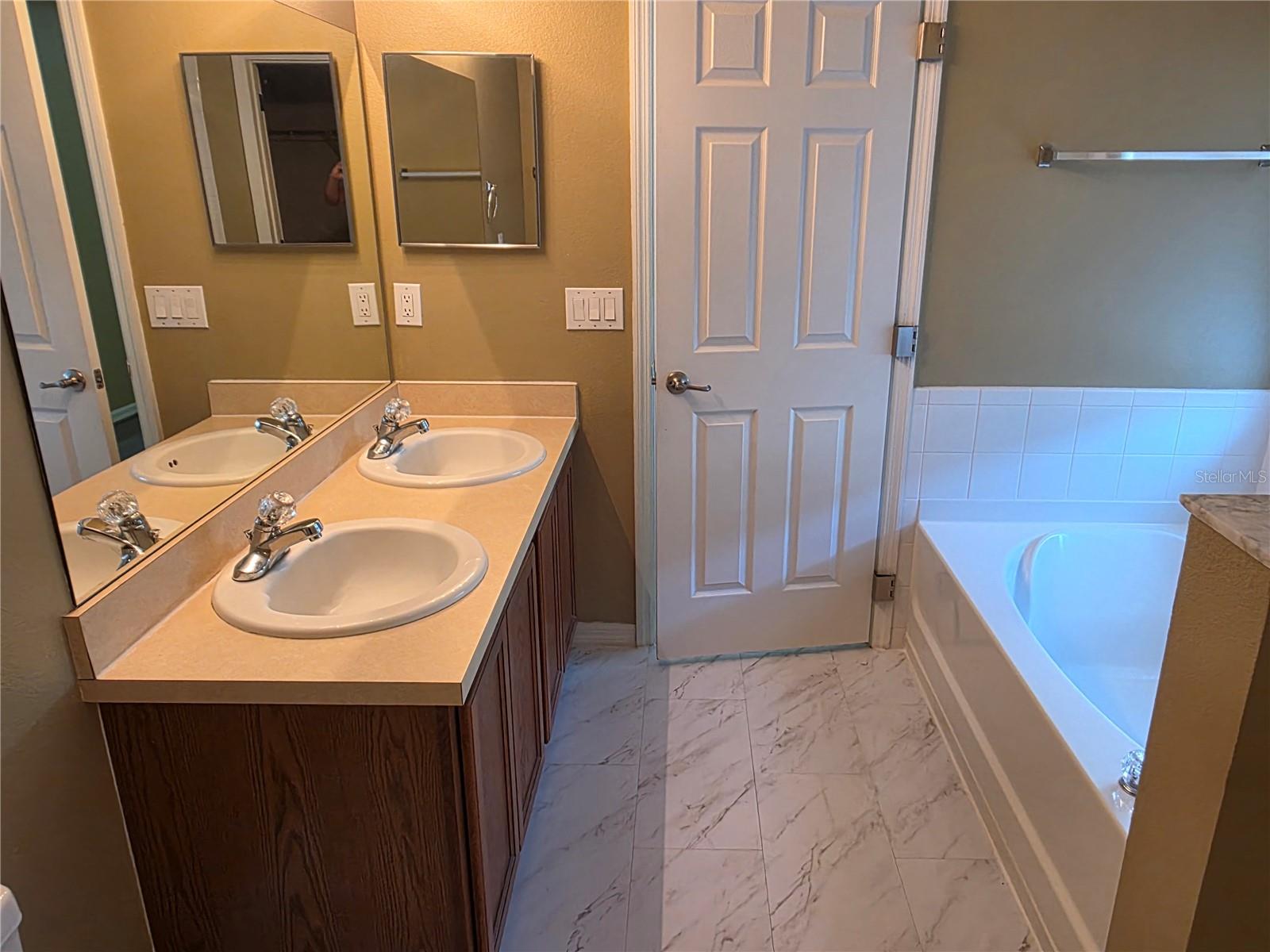 AVALON PARK NORTHWEST VILLAGE PH 02-4 - Residential Lease