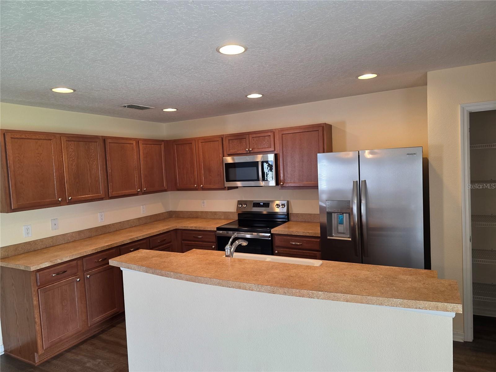 AVALON PARK NORTHWEST VILLAGE PH 02-4 - Residential Lease