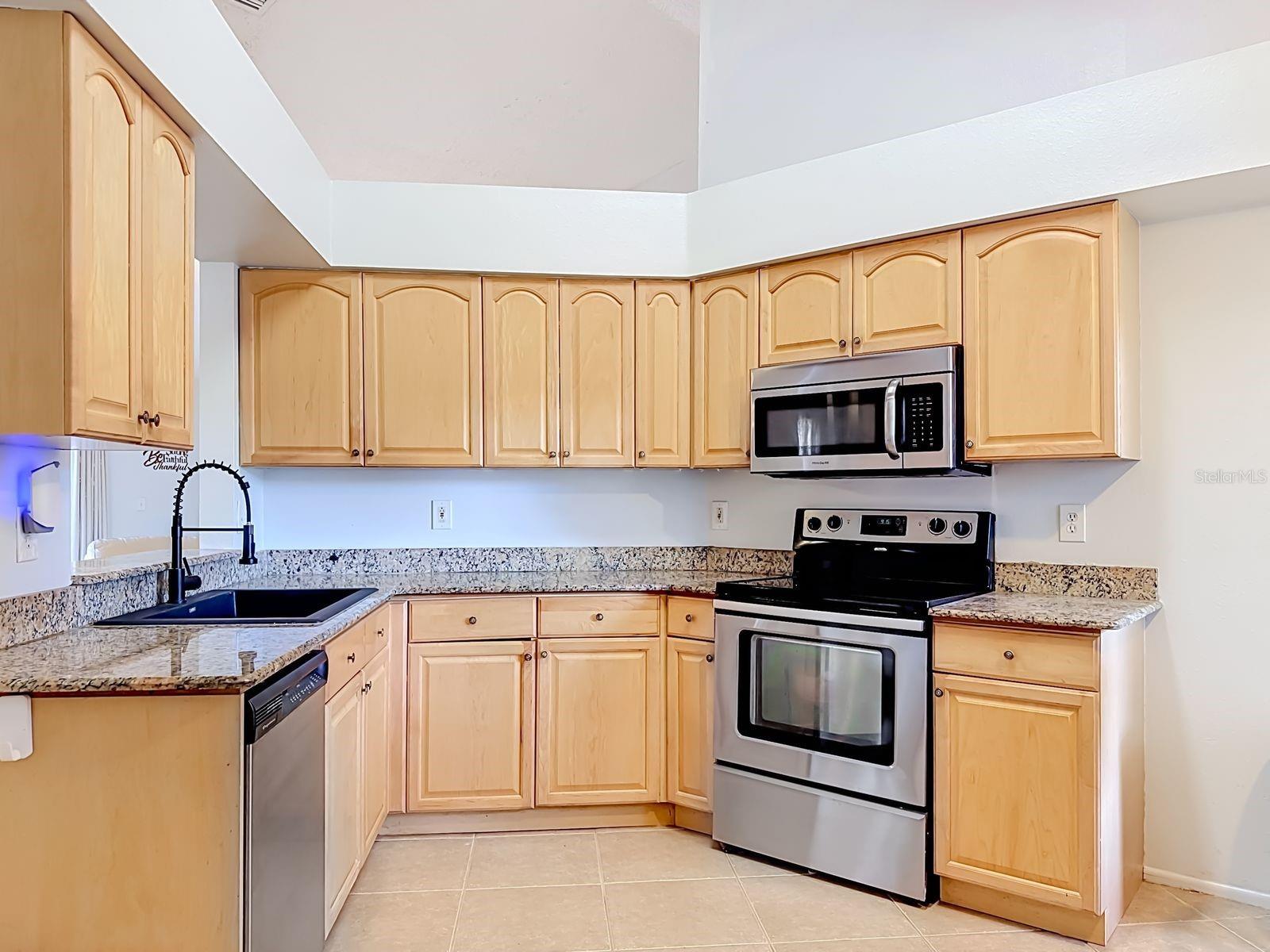 MEADOWBROOKE AT SUMMERFIELD UN - Residential