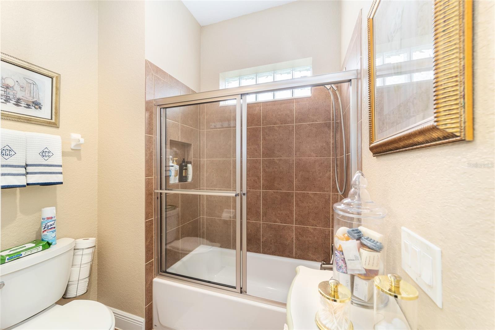 LAKESIDE LANDINGS - Residential