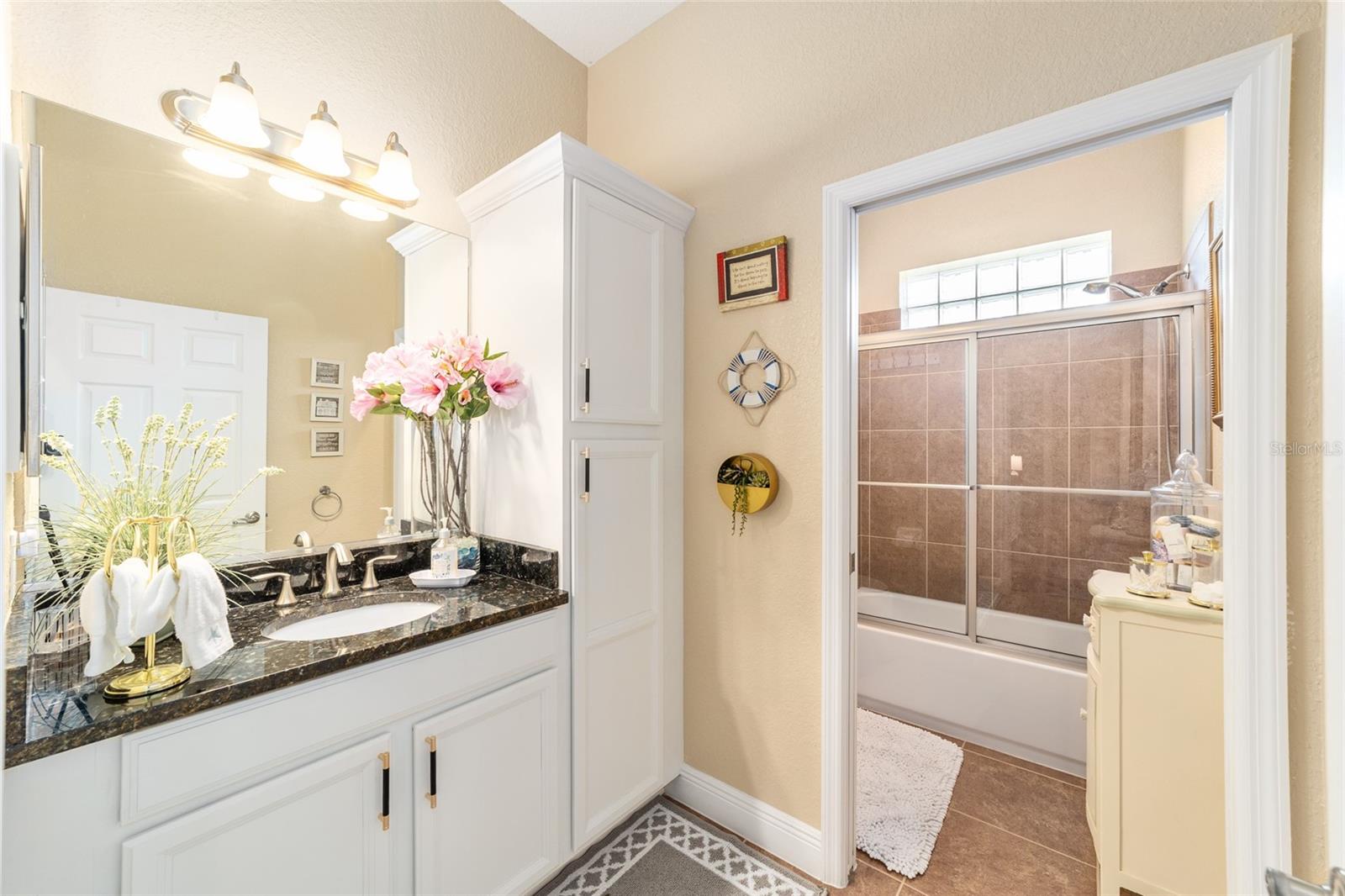 LAKESIDE LANDINGS - Residential