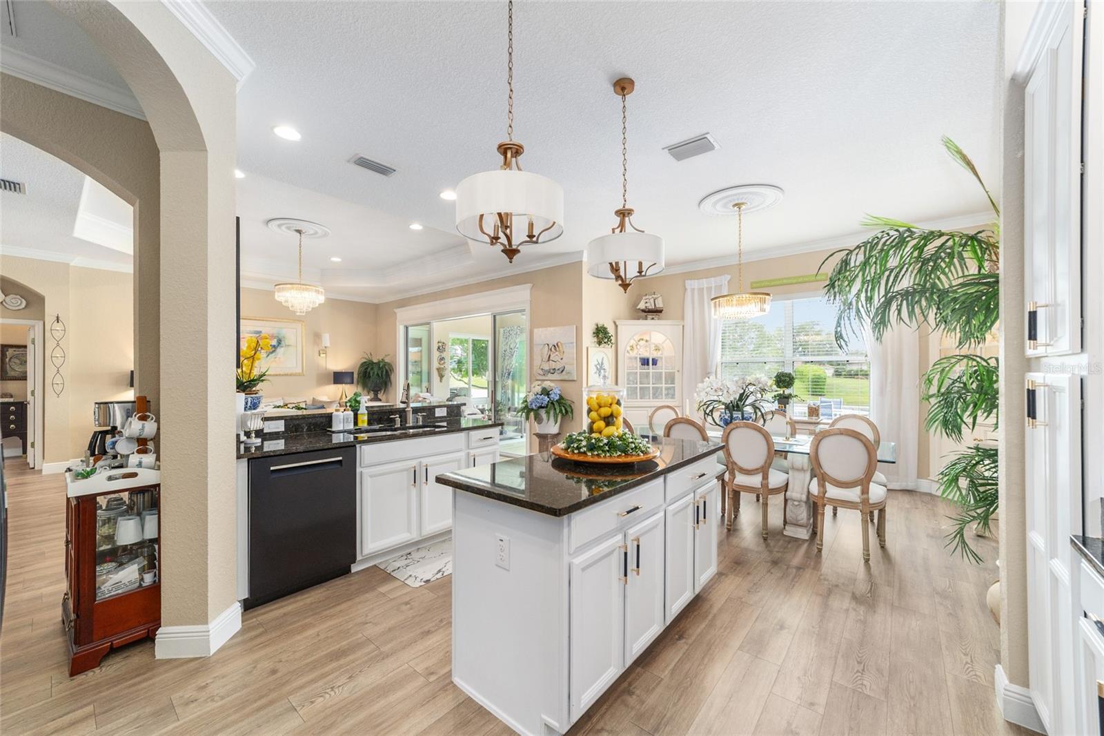 LAKESIDE LANDINGS - Residential