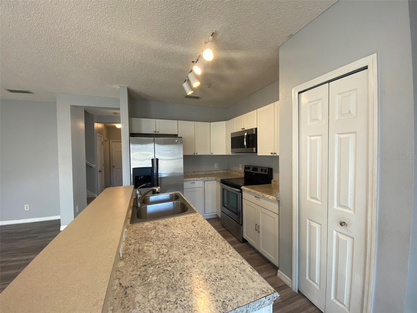 CYPRESS LAKES TWNHMS PH 2 UNIT 2 - Residential Lease