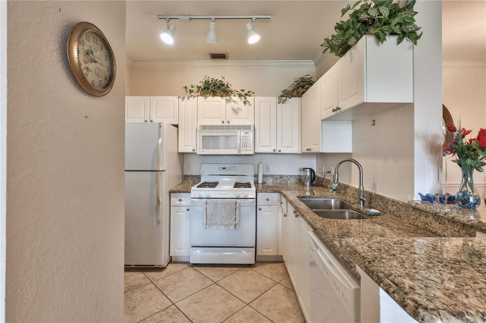 GRAND VENEZIA AT BAYWATCH CONDO - Residential Lease