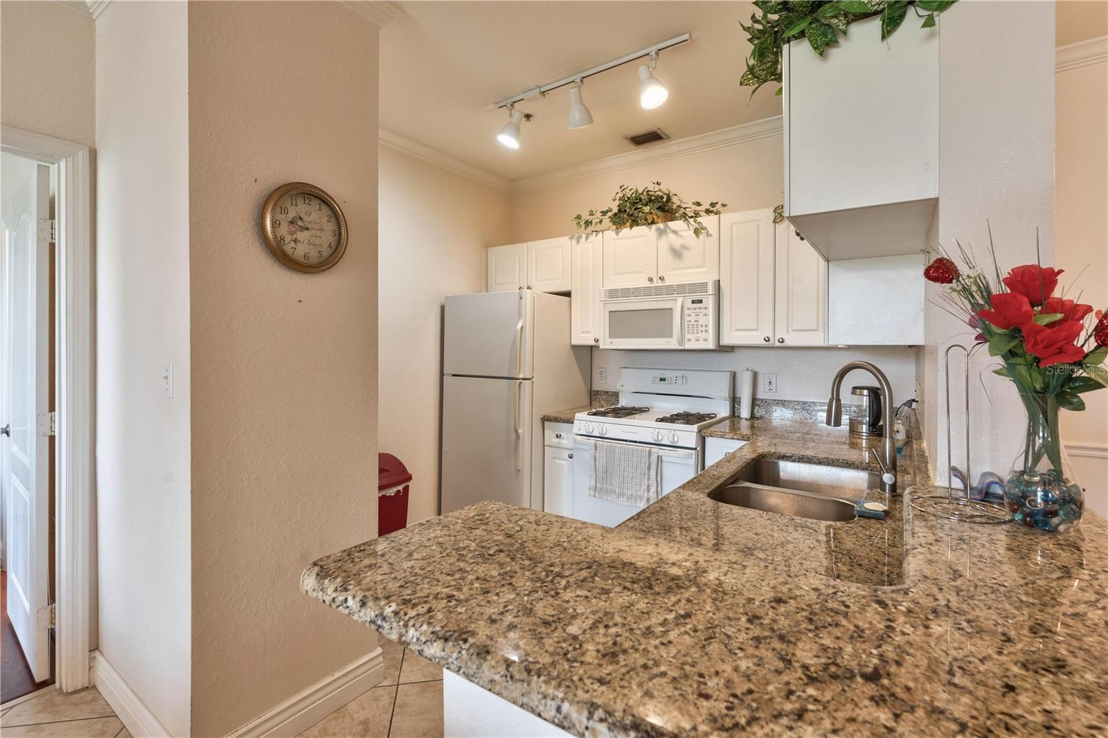 GRAND VENEZIA AT BAYWATCH CONDO - Residential Lease