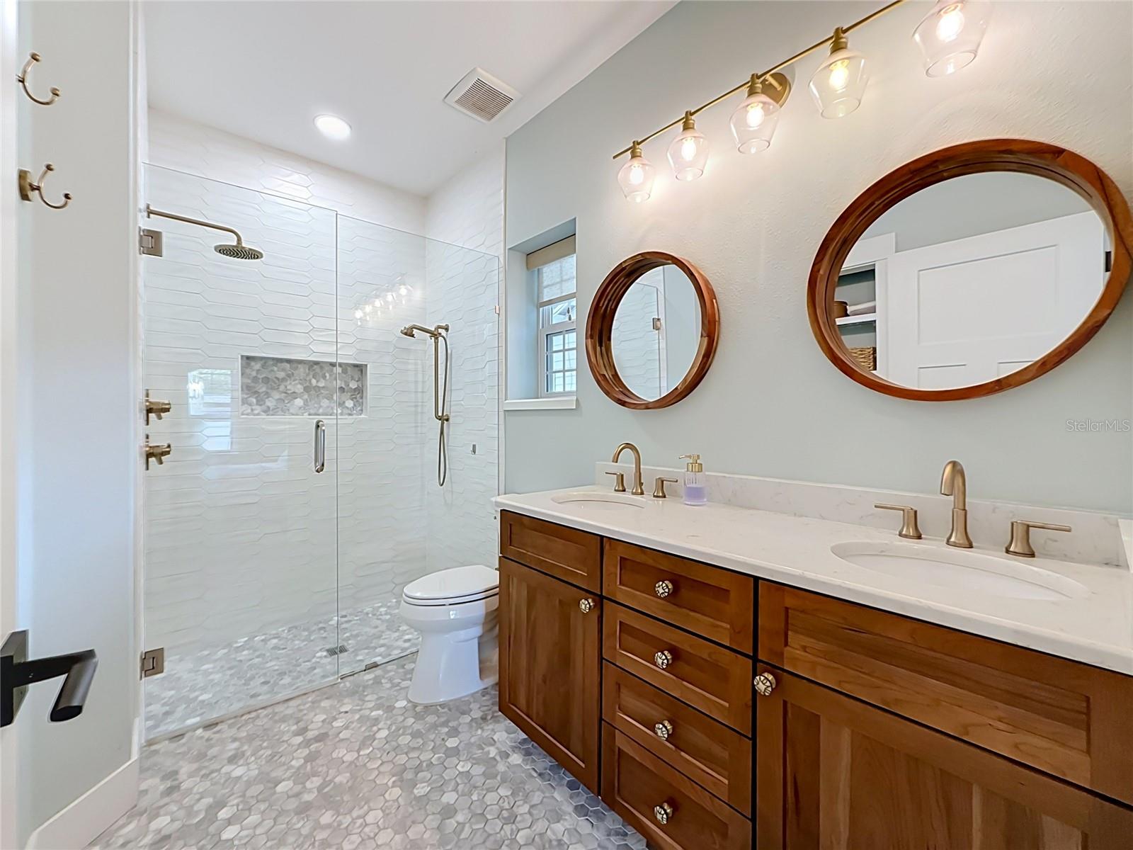 MOUNT DORA DONNELLY VILLAGE - Residential