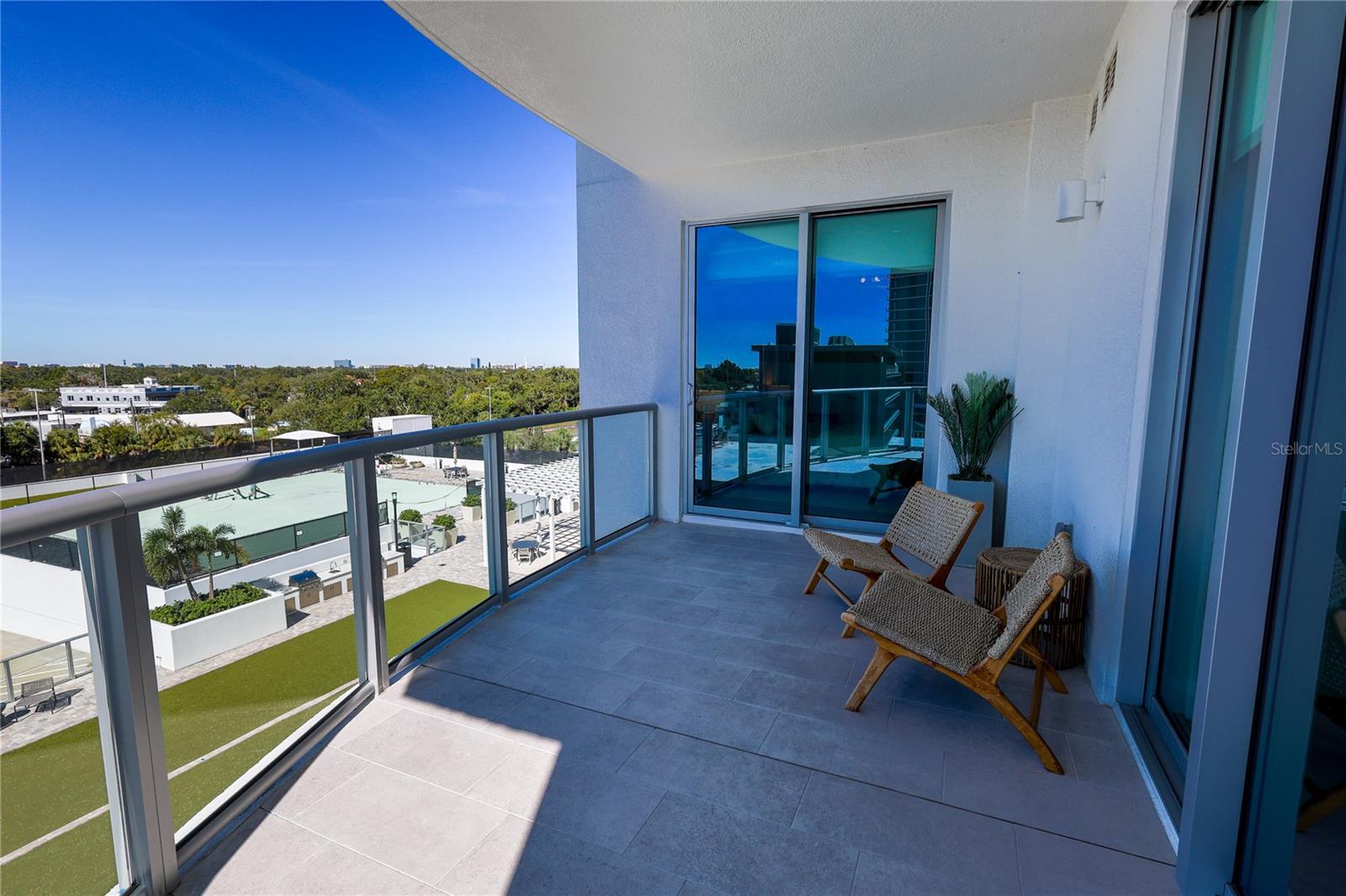 ALTURA BAYSHORE - Residential