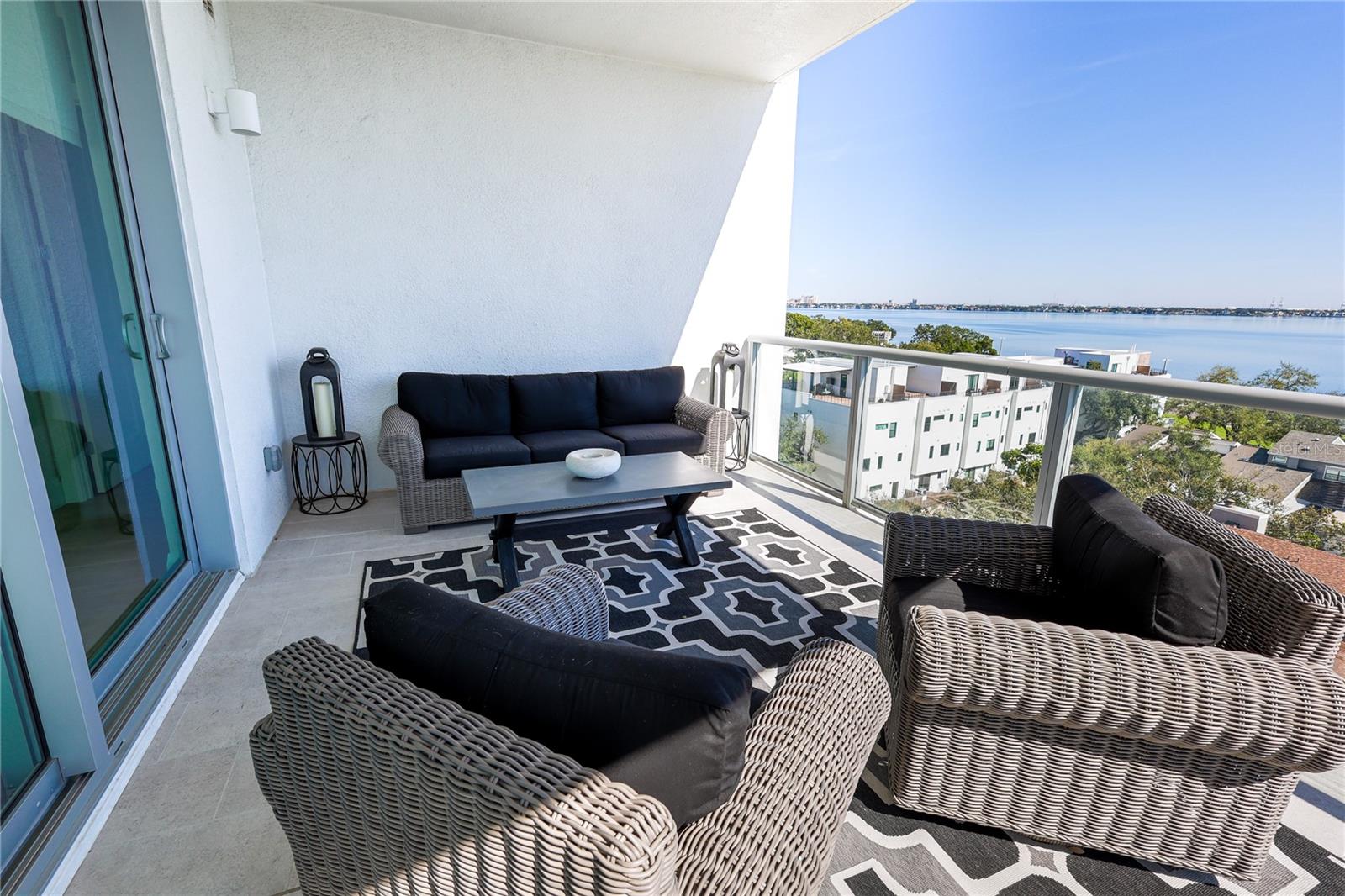 ALTURA BAYSHORE - Residential