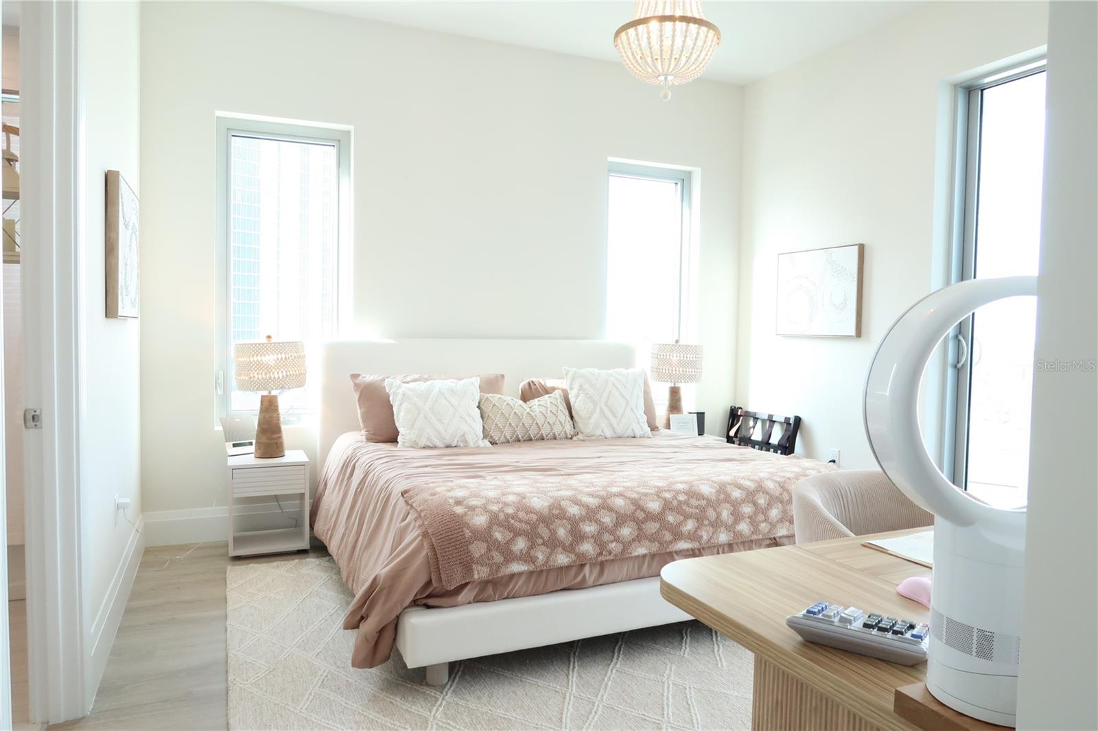 ALTURA BAYSHORE - Residential