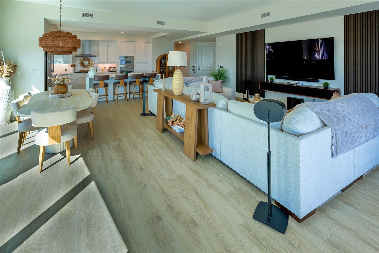 ALTURA BAYSHORE - Residential