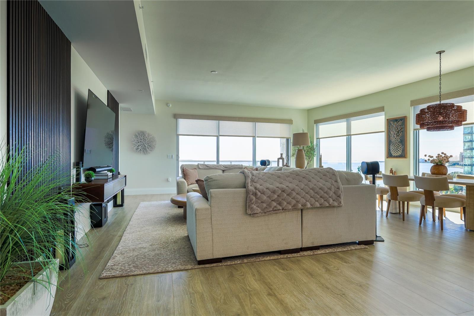 ALTURA BAYSHORE - Residential