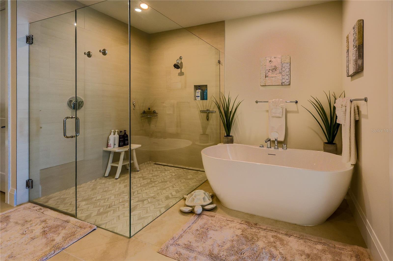 ALTURA BAYSHORE - Residential