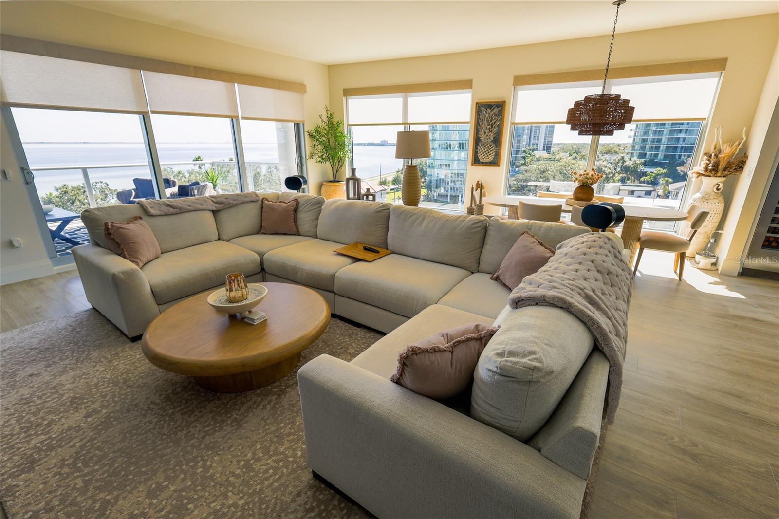 ALTURA BAYSHORE - Residential