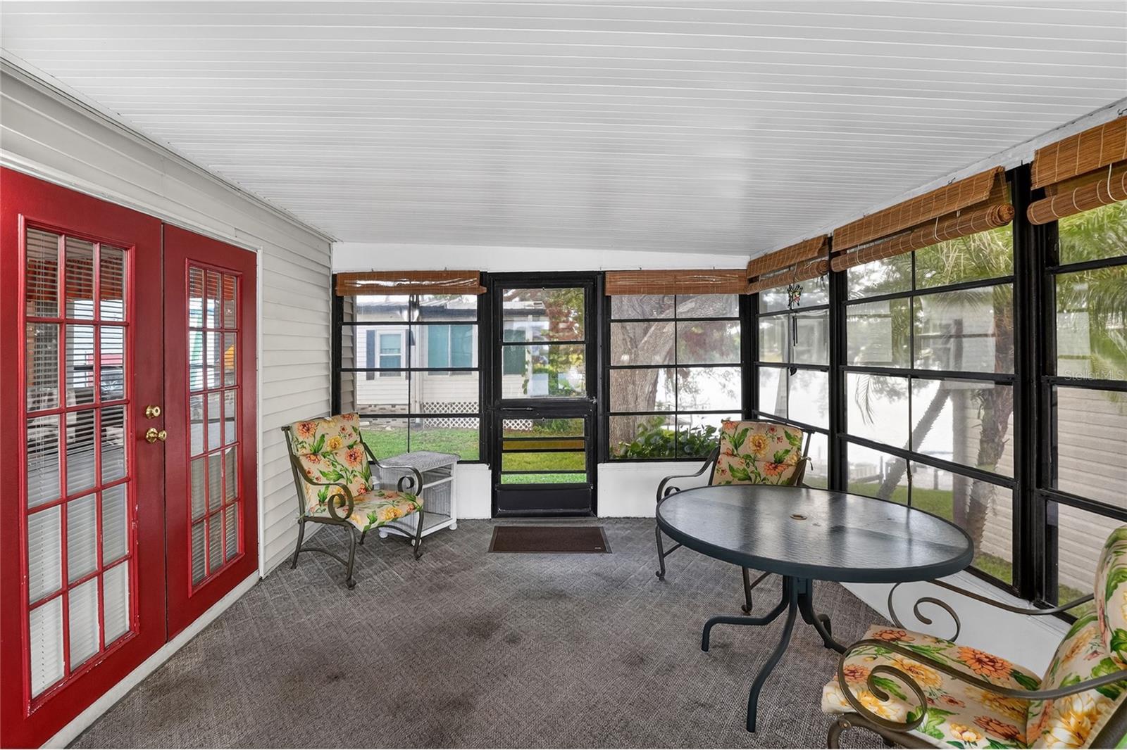 FLORAL LAKES - Residential