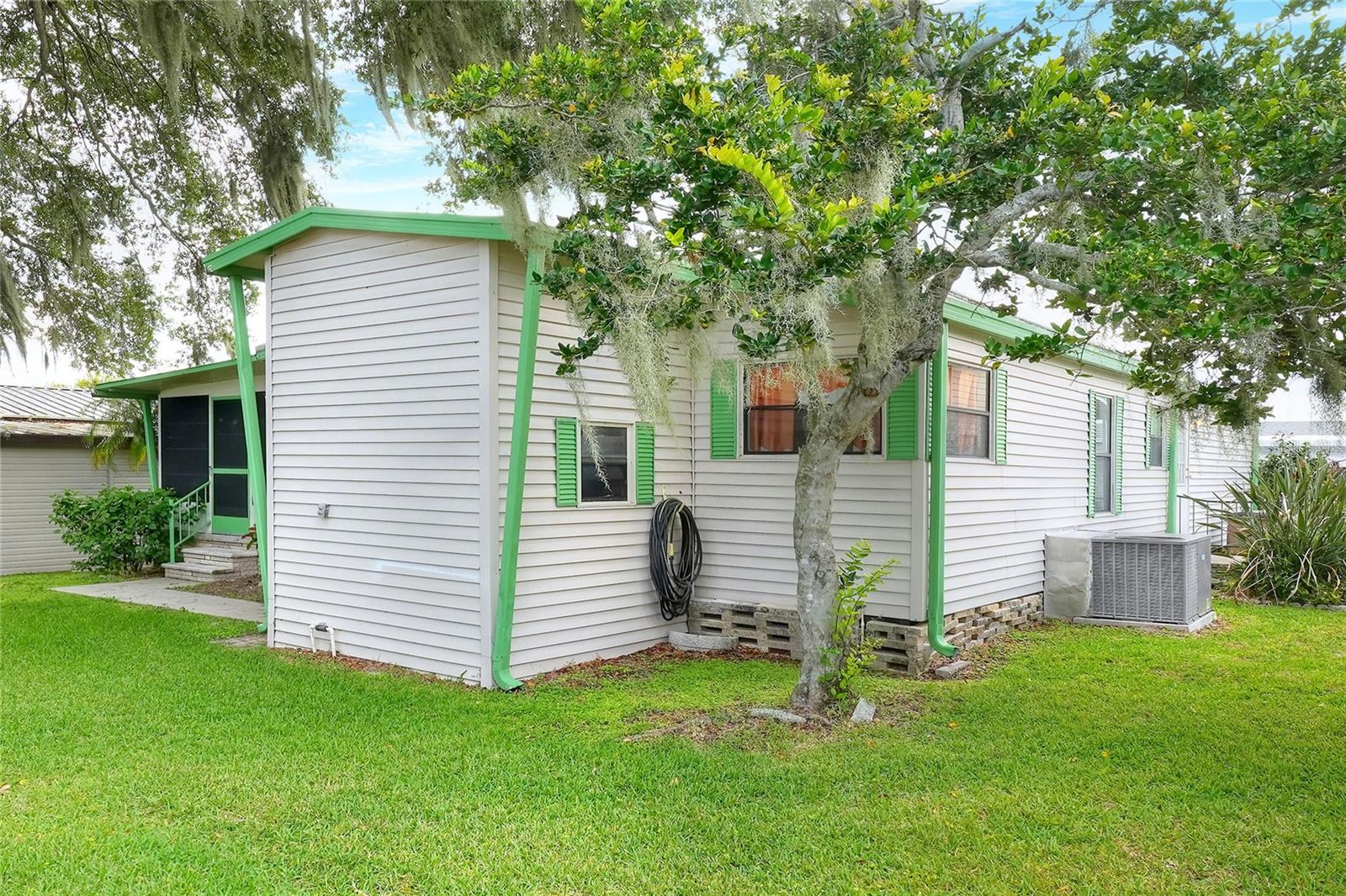 FLORAL LAKES - Residential