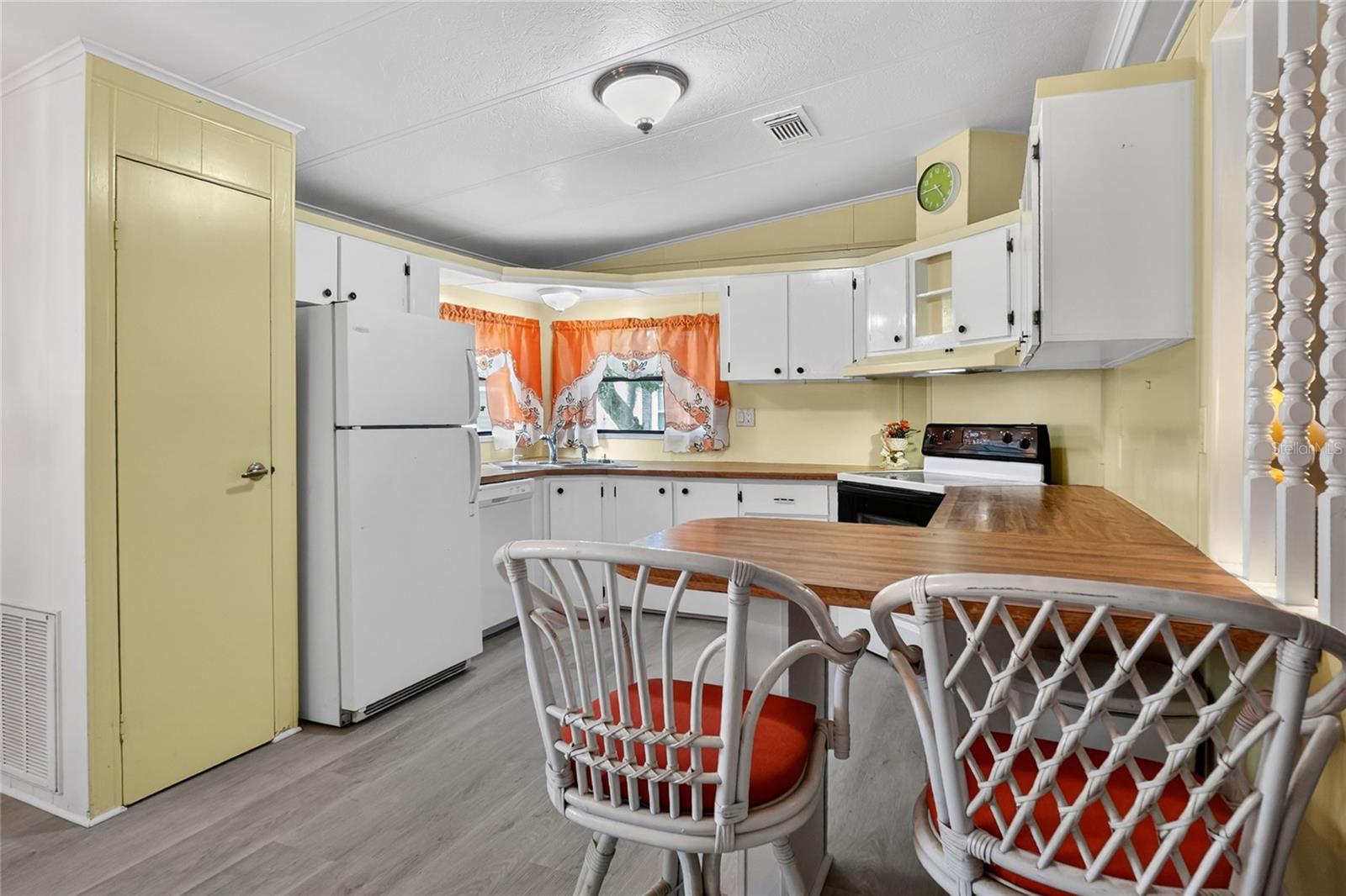 FLORAL LAKES - Residential