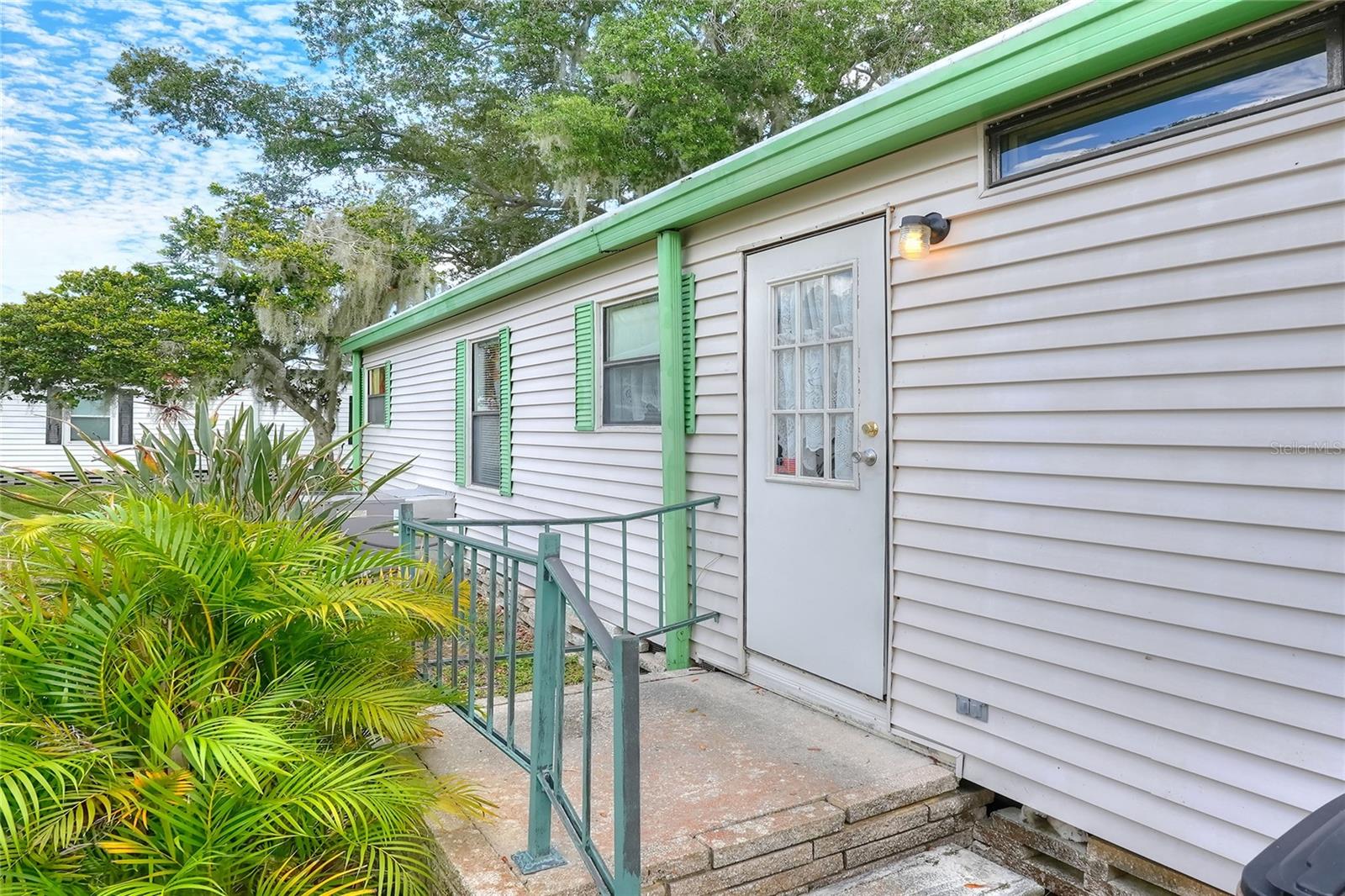 FLORAL LAKES - Residential
