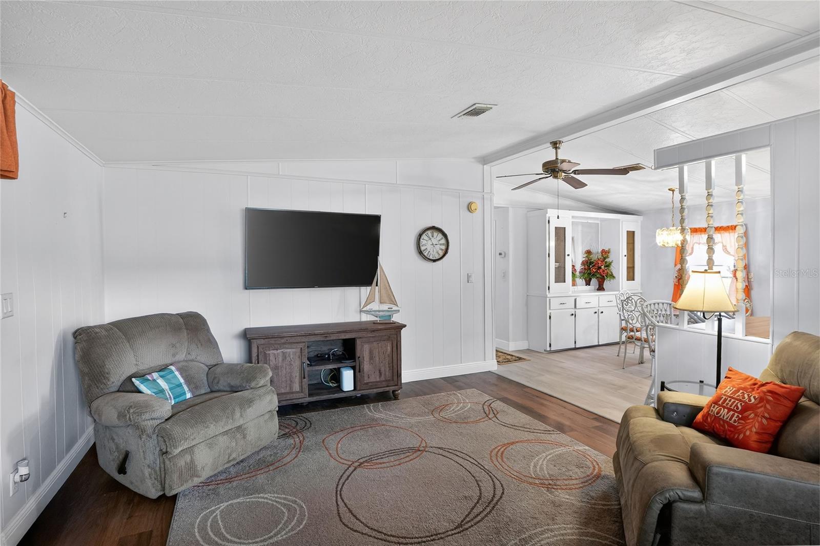 FLORAL LAKES - Residential