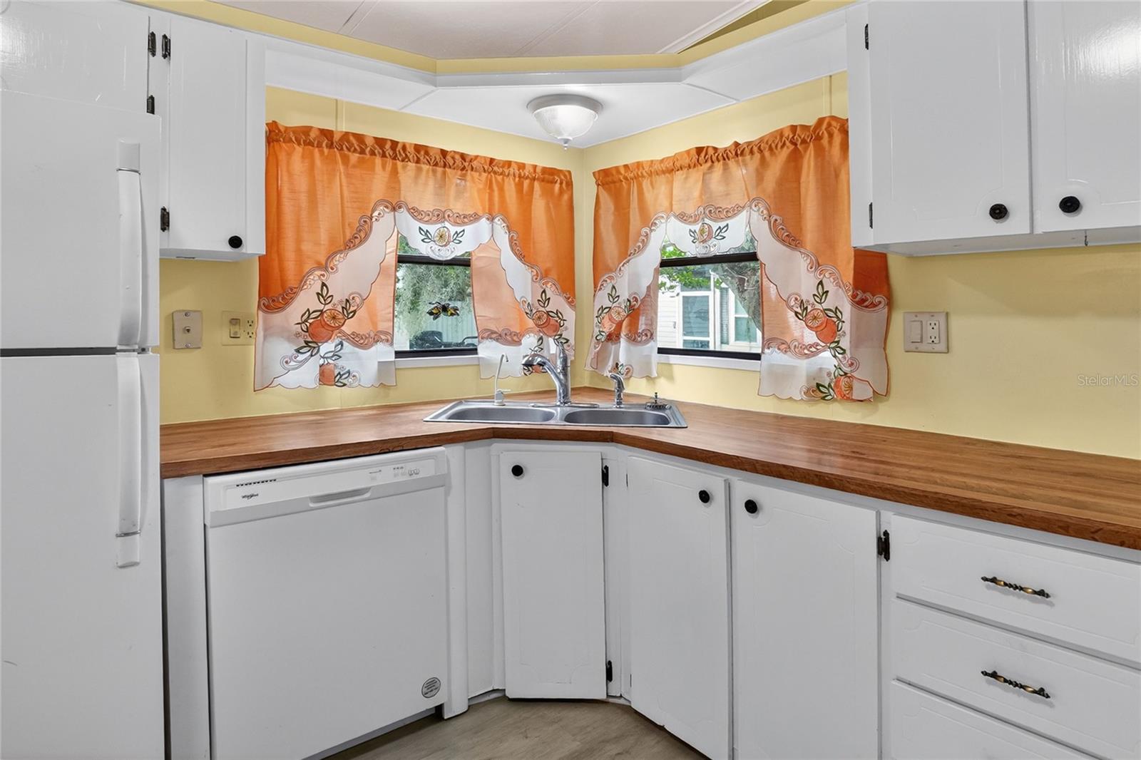 FLORAL LAKES - Residential