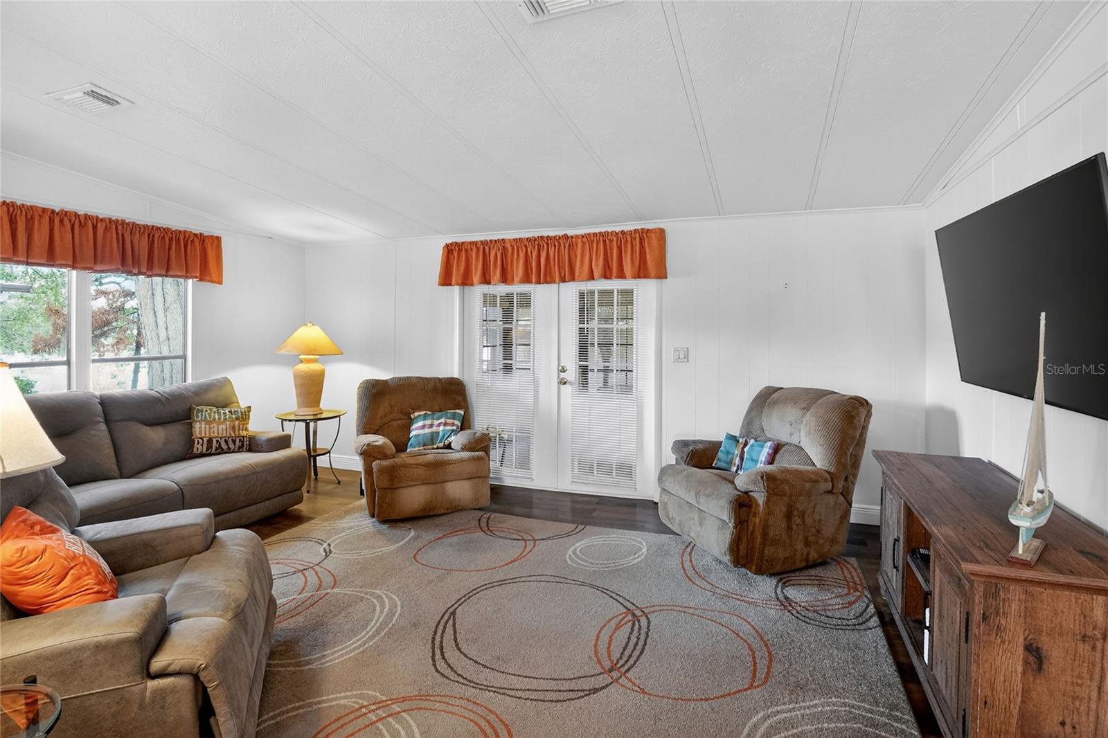 FLORAL LAKES - Residential
