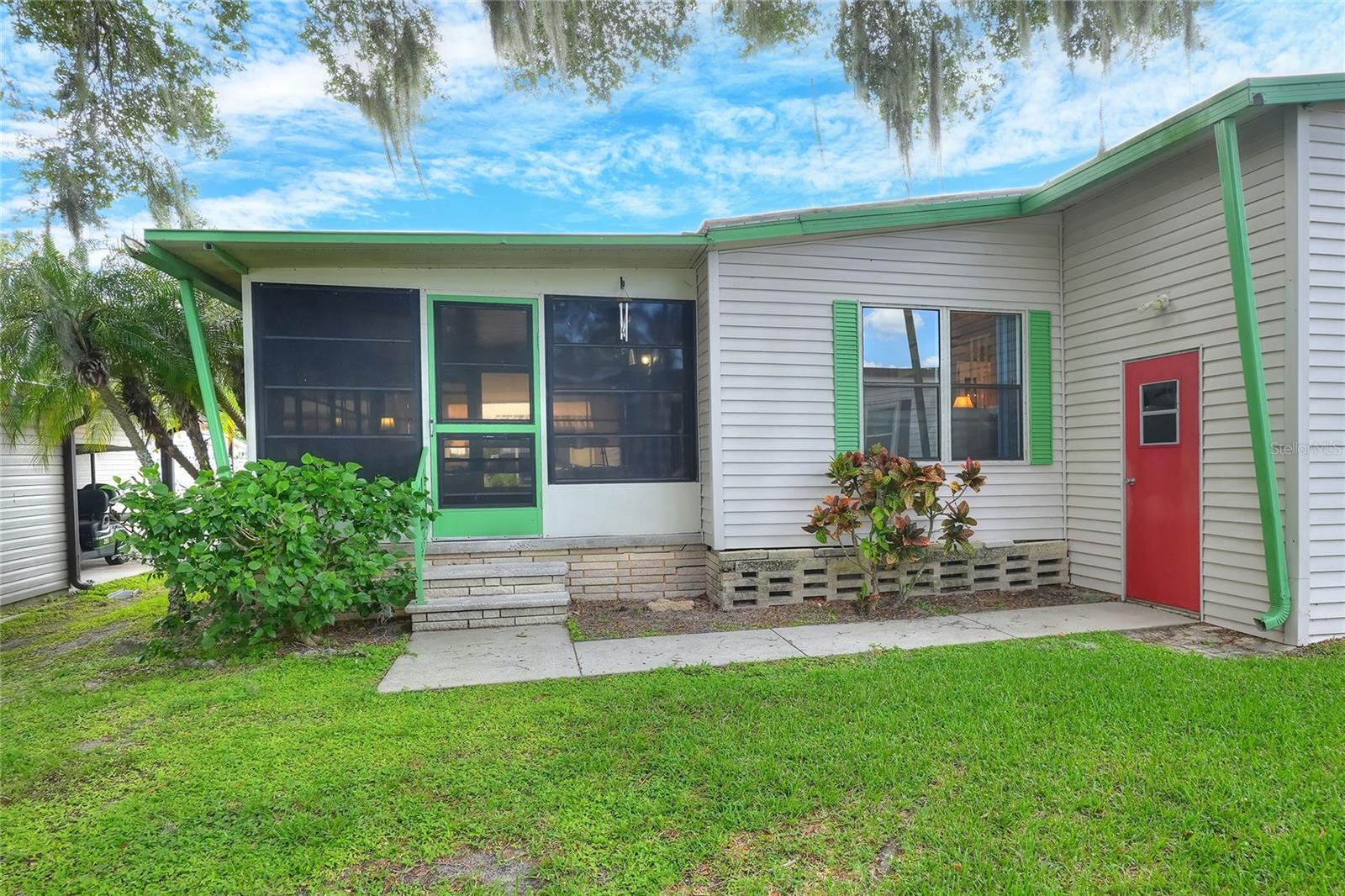 FLORAL LAKES - Residential