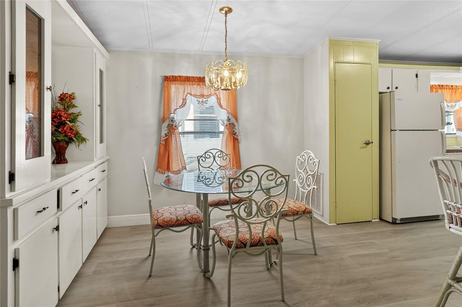 FLORAL LAKES - Residential
