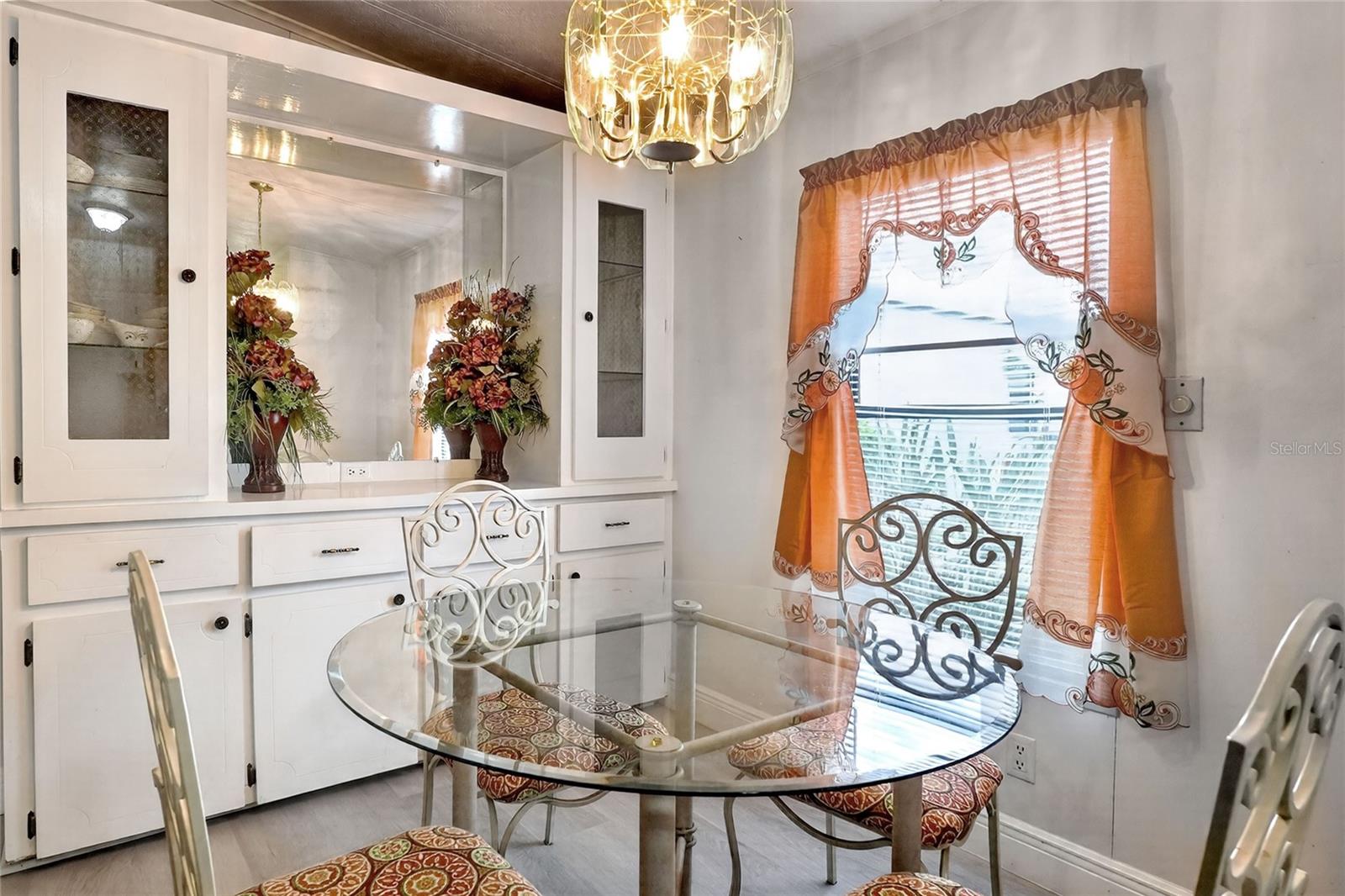 FLORAL LAKES - Residential