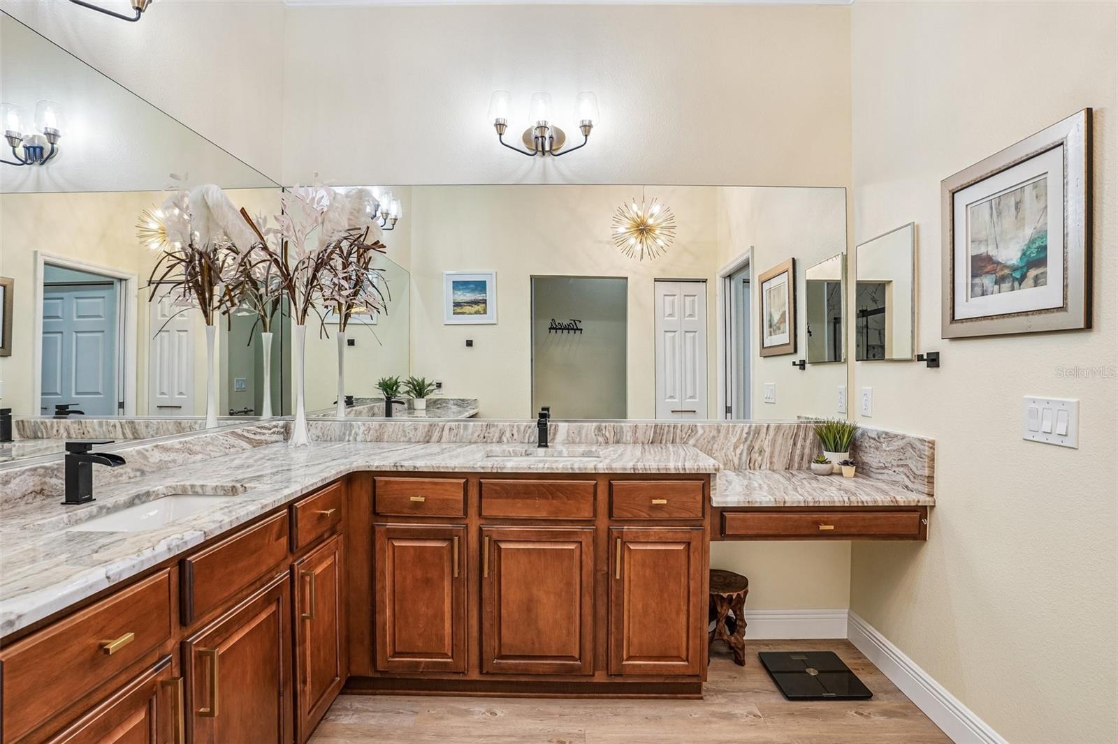 LAKESIDE LANDINGS - Residential