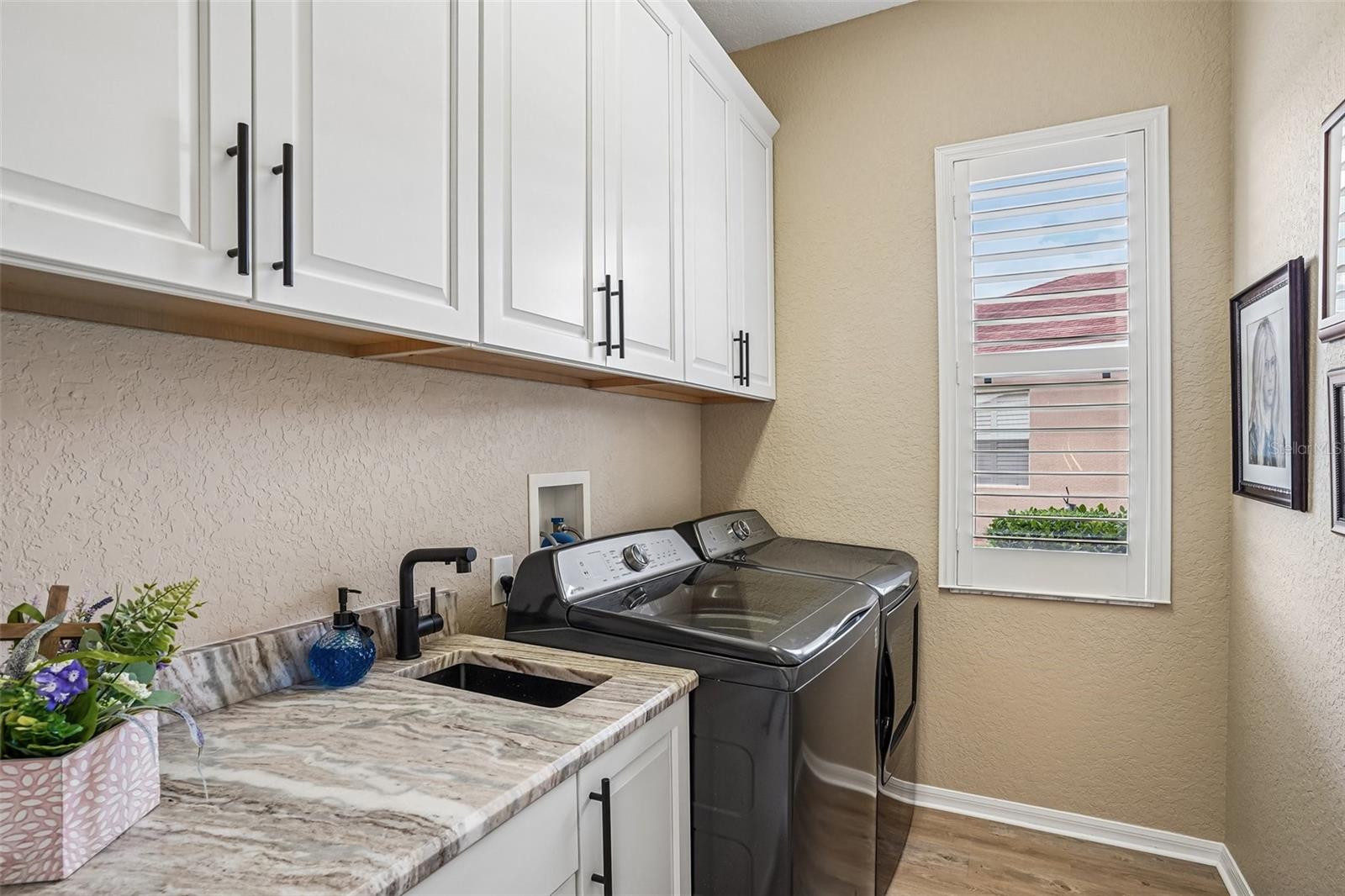 LAKESIDE LANDINGS - Residential